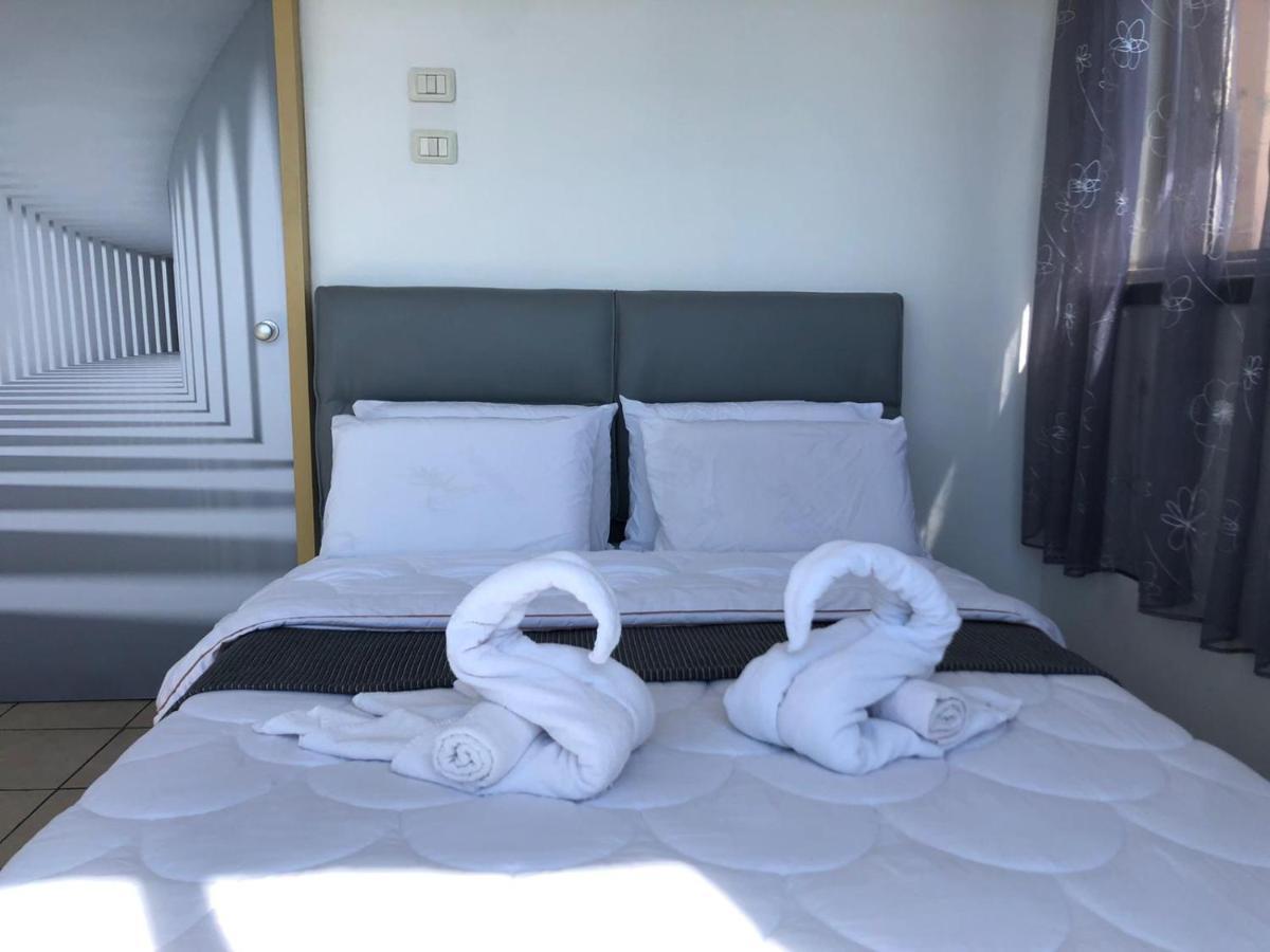 Sea Line Hotel From R&A Group بات يام المظهر الخارجي الصورة