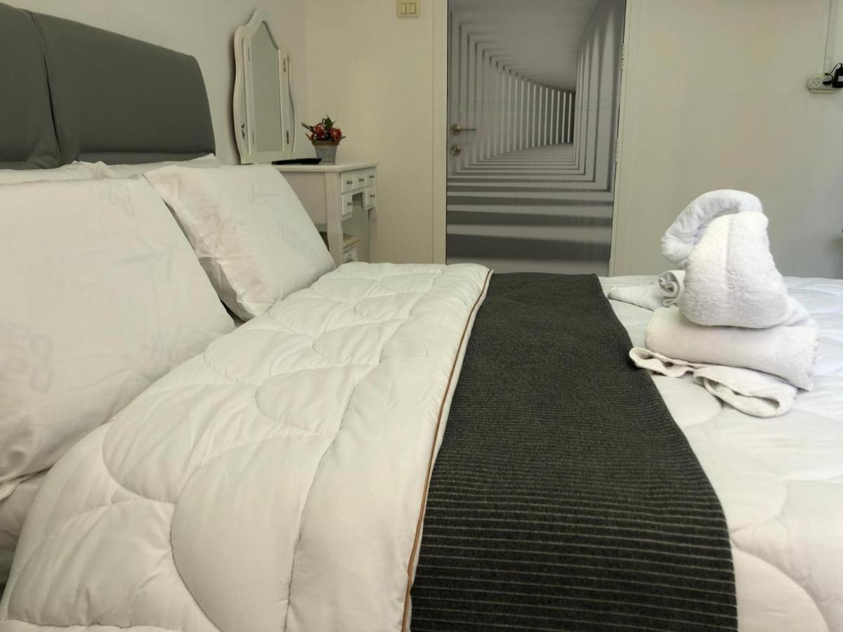Sea Line Hotel From R&A Group بات يام المظهر الخارجي الصورة