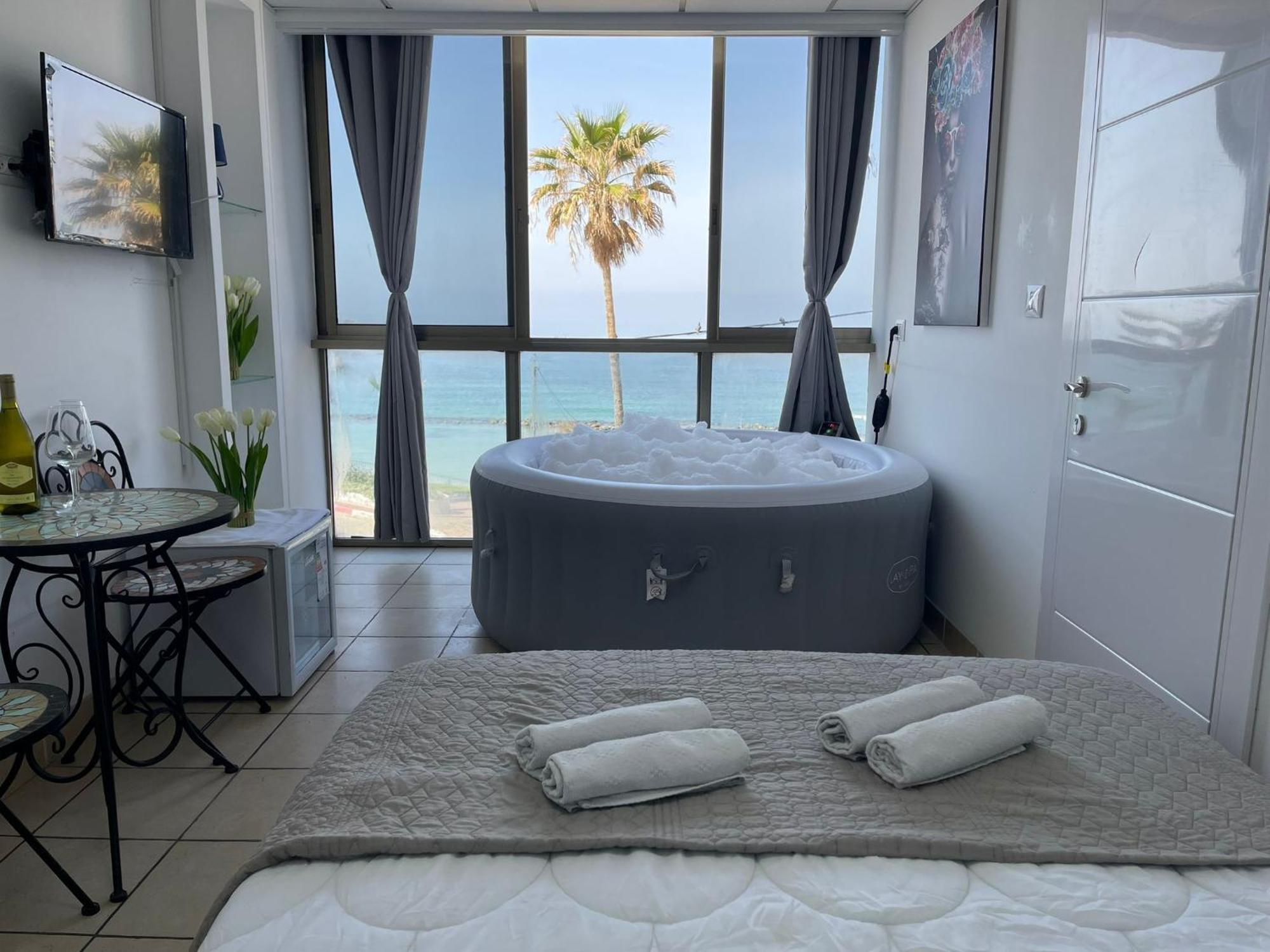 Sea Line Hotel From R&A Group بات يام المظهر الخارجي الصورة